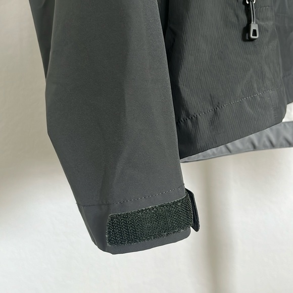 Patagonia rain Jacket - Picture 4 of 16